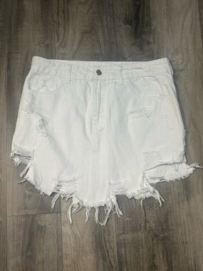 Litz Distressed White Denim Shorts - Frayed Hem M